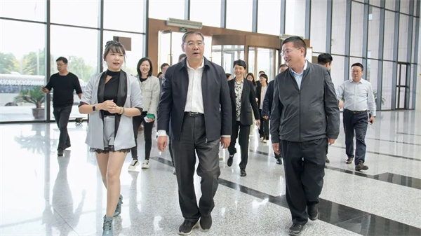 市委副书记、市政法委书记杨骁莅临不朽情缘调研！